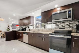 Waterfront House - Arcades, Tiki & Firepit, Golf - 2