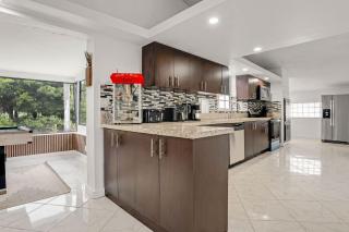 Waterfront House - Arcades, Tiki & Firepit, Golf - 1