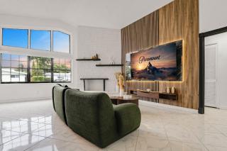 Waterfront House - Arcades, Tiki & Firepit, Golf - 8