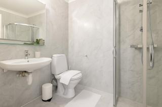 2 Bed Apartment in Surrey Quays - 7