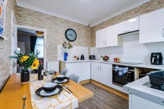 Central 2 Bed Home by 53 Degrees Property, Perfect for Business near Crewe Train Station - 3