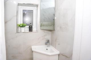 Spacious 4-Bed Home with Free Parking - 4