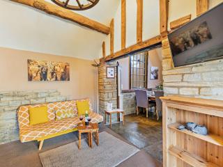 The Cow Shed - farm cottage close to Stratford - 8