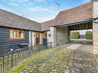 The Cow Shed - farm cottage close to Stratford - 7