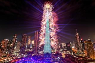 Spacious 2BR with Burj Khalifa View in Downtown Dubai - 4