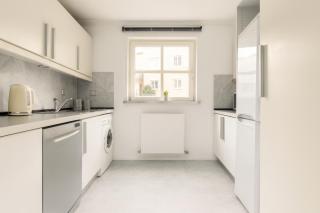 2 Bed Apartment in Surrey Quays - 5