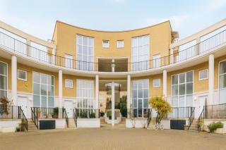 2 Bed Apartment in Surrey Quays - 4