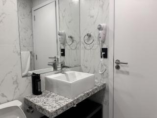 Comfortable 1BR • Exec Zone • Wi-Fi & A/C - 4