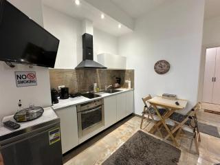 Pink Hub Apartment No 2Stay in the Heart of Tiran - 2