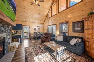 Luxury Cabin with Hot Tub and Resort Access - 1