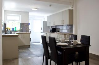 The Robinwood Green Haven Retreat Luxurious 3 Bedroom Stay Sleeps 7 - 2