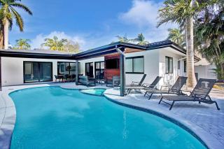 Coral Lane by Rove Travel - Heated Pool & BBQ - 0