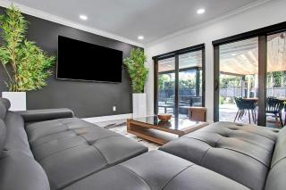 Coral Lane by Rove Travel - Heated Pool & BBQ - 9