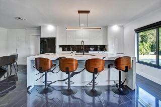 Coral Lane by Rove Travel - Heated Pool & BBQ - 8