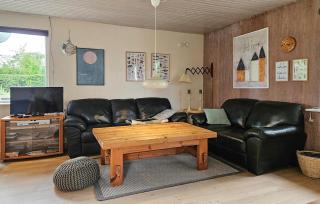 2 Bedroom Awesome Home In Hejls - 7