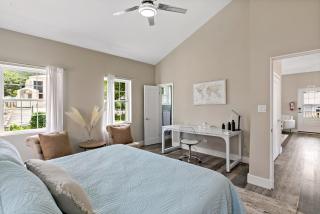 Queens Promise - King Bed - Walkable - AC - 3