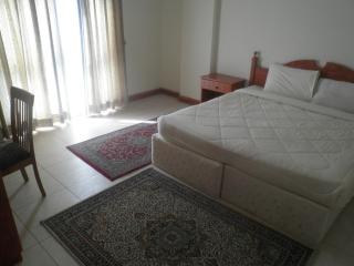Desert Pearl Hotel Apartment - Manama - 5