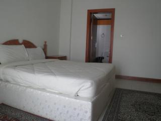 Desert Pearl Hotel Apartment - Manama - 3