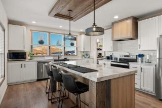 New Bear Lake Home with Beautiful Fall Views - 5