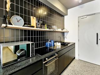 Brand new, luxury, wifi, pool with 24hr security - 8