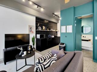 Brand new, luxury, wifi, pool with 24hr security - 4