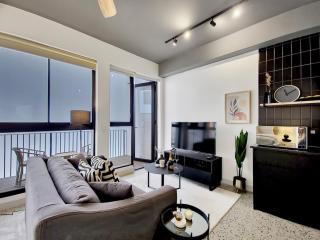 Brand new, luxury, wifi, pool with 24hr security - 3
