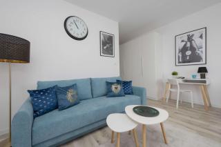 Blue Apartment in Warsaw with Desk for Remote Work and Parking by Noclegi Renters - Varsavia - 6