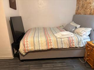 Cosy single, double and king size rooms with shared bathroom - 6