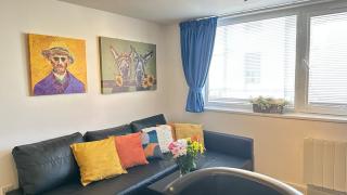 Central Apartment with 75inch TV Netflix - 5