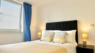 Central Apartment with 75inch TV Netflix - 4