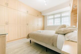 Three Bedroom House by Brookland Stays Serviced Accommodation Short Lets Feltham with Free WiFi - 7