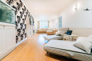 Three Bedroom House by Brookland Stays Serviced Accommodation Short Lets Feltham with Free WiFi - 6