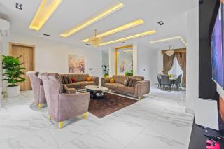Lekki 3BR Smart Home, Netflix, Gym, Pool Access and PS5 - 5