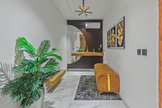 Lekki 3BR Smart Home, Netflix, Gym, Pool Access and PS5 - 3