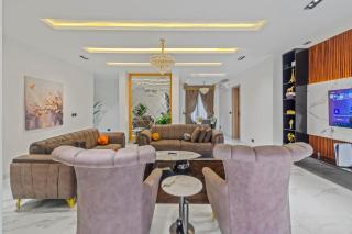 Lekki 3BR Smart Home, Netflix, Gym, Pool Access and PS5 - 1