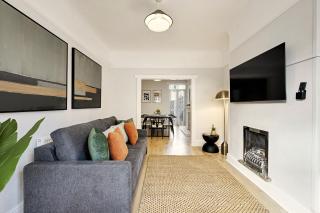 Balfour House - Air Host & Stay - Sleeps 8, free parking - 4