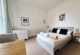Turnpike lane Flat - Stylish and Bright Flat in North London N8 - 5 mins from Piccadilly line station - 8