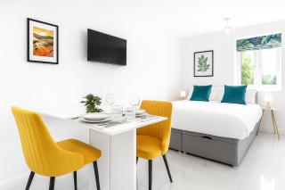 The Nest-Free Parking Cosy Studio, M40 access, underfloor heating - 0