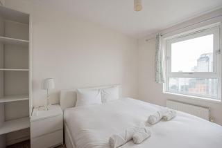 Cosy Battersea 2 Bedroom Flat with Skyline Views - 6