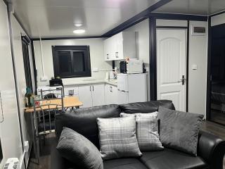 Sunset Retreat Cabin, Hot Tub & Garden views - 9