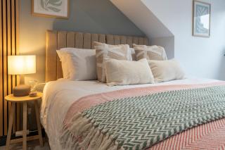 Spacious 4-Bed Home Near Kirkstall & Leeds City With Parking Ideal for Long Stays & Work Trips - 6