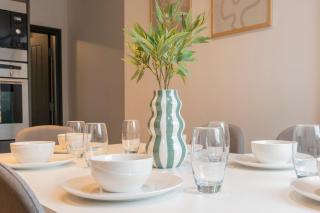 Spacious 4-Bed Home Near Kirkstall & Leeds City With Parking Ideal for Long Stays & Work Trips - 5