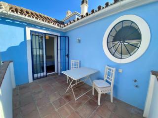 Charming 1 bedroom suite with shared kitchen next to Puerto Banus - 1