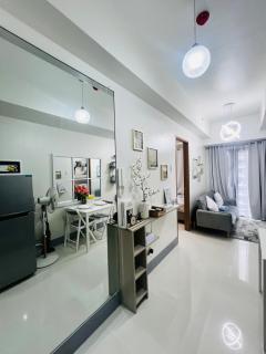 MOA GRAND STAY Suite 02 Newly Turn-over Only - 1