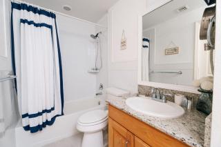 Natty's Cove Your Cozy Escape Steps to the Beach - 7