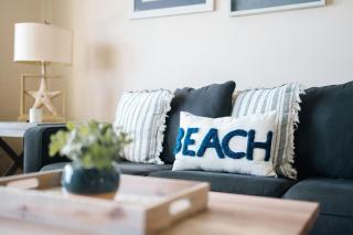 Natty's Cove Your Cozy Escape Steps to the Beach - 4