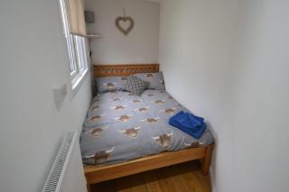2-Bed Cabin Sleeps 4 -Small Pets Ok -Free Parking - 4
