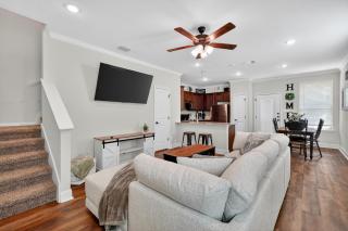 Cozy 3BR in Gated Community Near JBSA & SeaWorld Duplex - 0