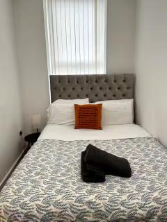 The Failsworth Collection - Stylish Apartments with Free Parking - 3