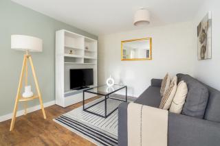 Clerkenwell Flat by Whitecross Street Market - 0